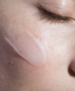 laroche posay höga krav produkt allergitestad modell närbild 